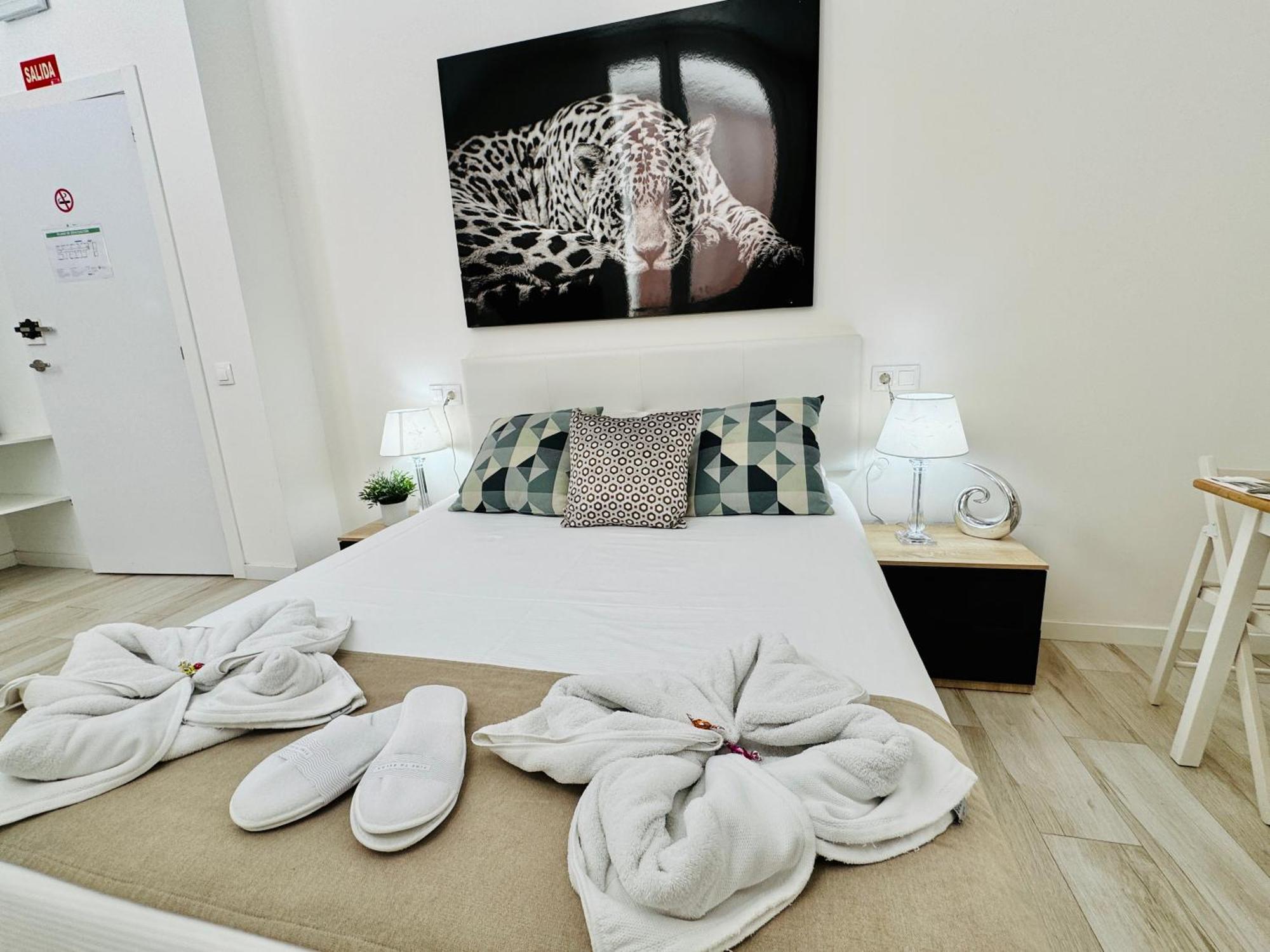 Cinco Torres Suites Мадрид Экстерьер фото
