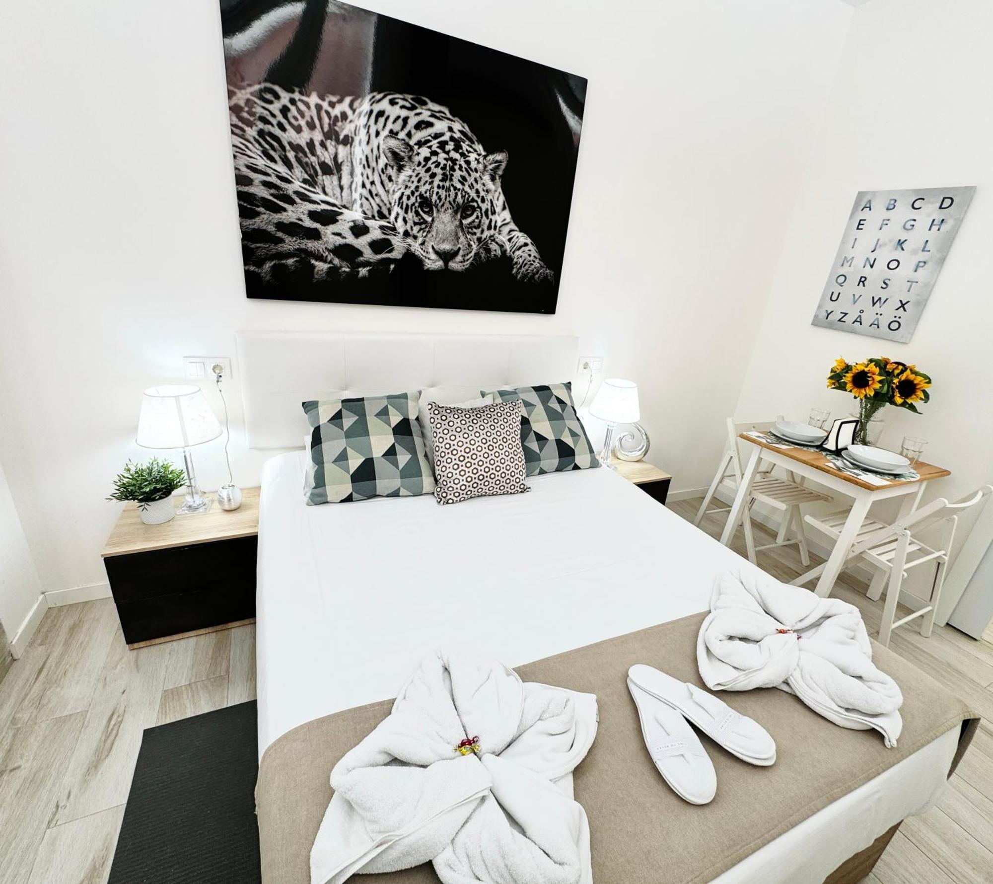 Cinco Torres Suites Мадрид Экстерьер фото